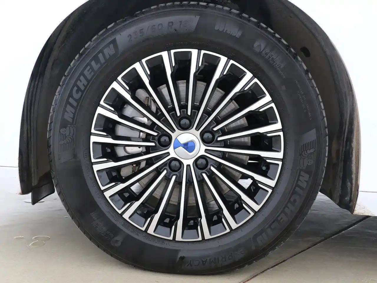 Denza D9 2024 DM-i 1050 Premium фото 5
