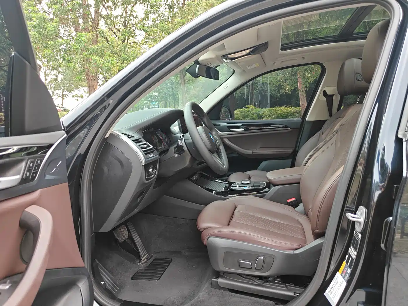 BMW iX3 2024 Leading Edition фото 10