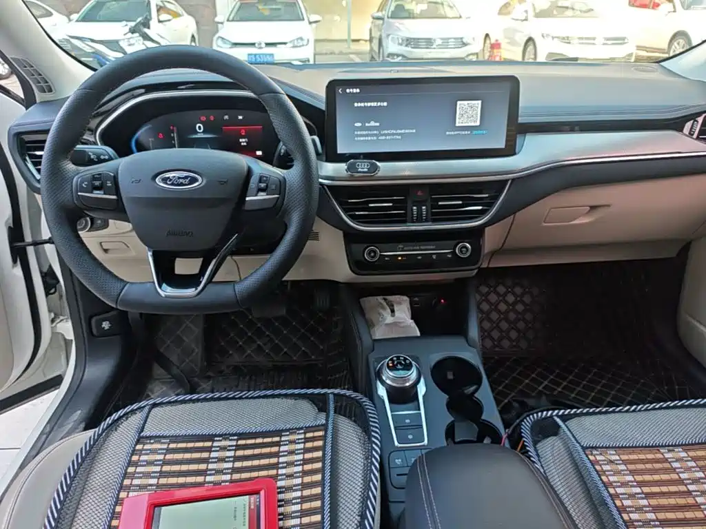 Фото 10 - Ford Focus