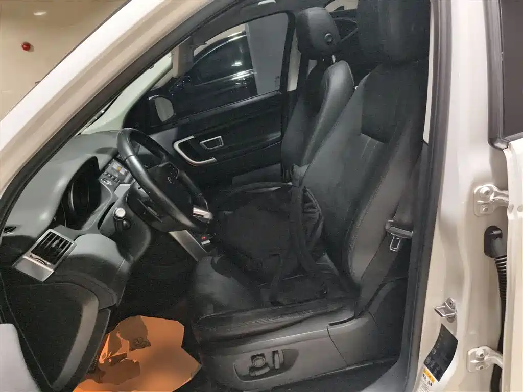 Land Rover Discovery Sport 2018 240PS SE Edition фото 15