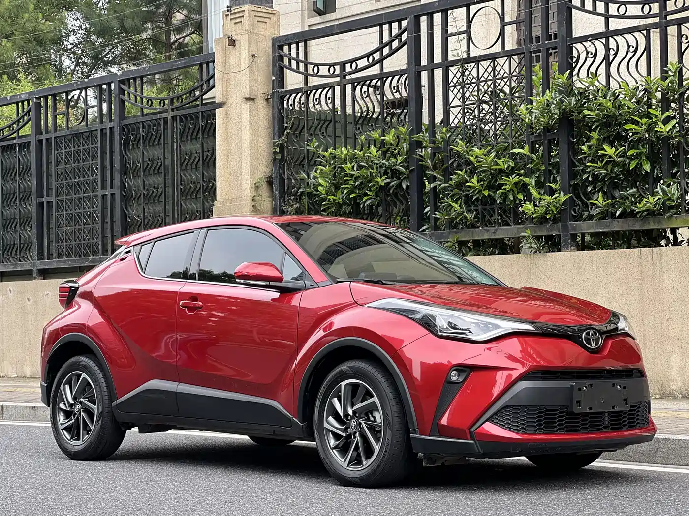 Toyota C-HR 2021 2.0L Luxury Edition фото 3