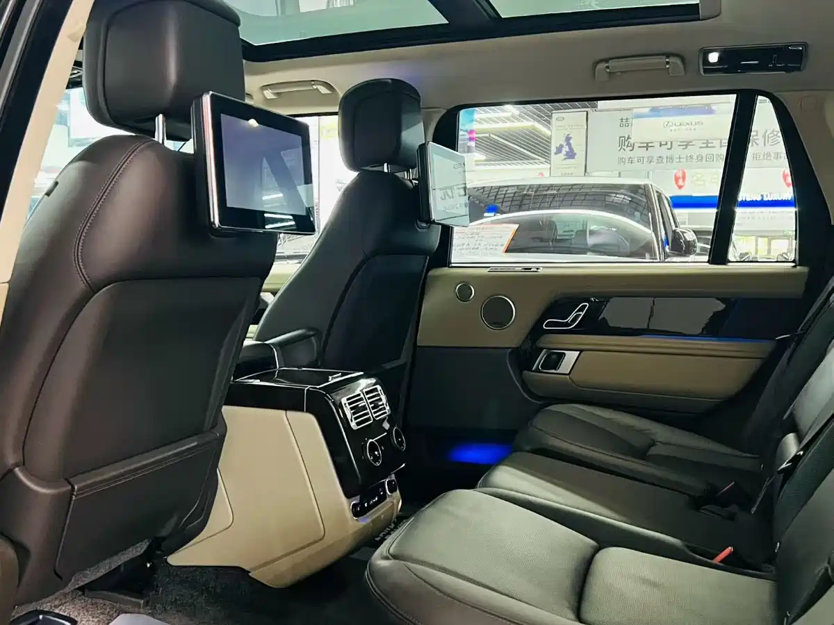 Land Rover Range Rover 2020 3.0 L6 Heritage Extended Edition фото 5