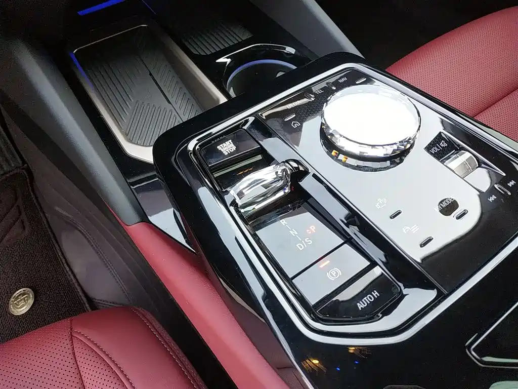 BMW 5 Series 2026 530Li Exclusive M Sport Package фото 10