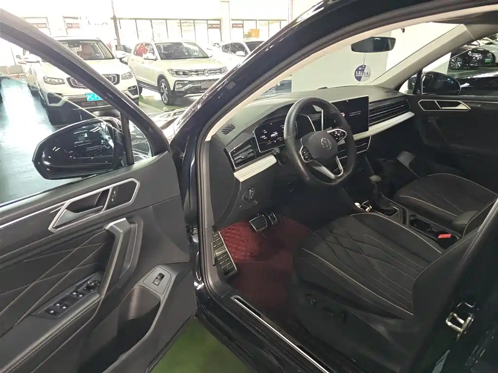 Volkswagen Tiguan L 2023 330TSI Auto 2WD R-Line Premium Edition фото 12