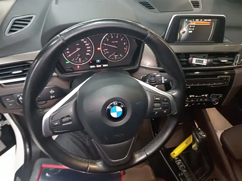 BMW X1 2016 sDrive20Li Luxury Model фото 11