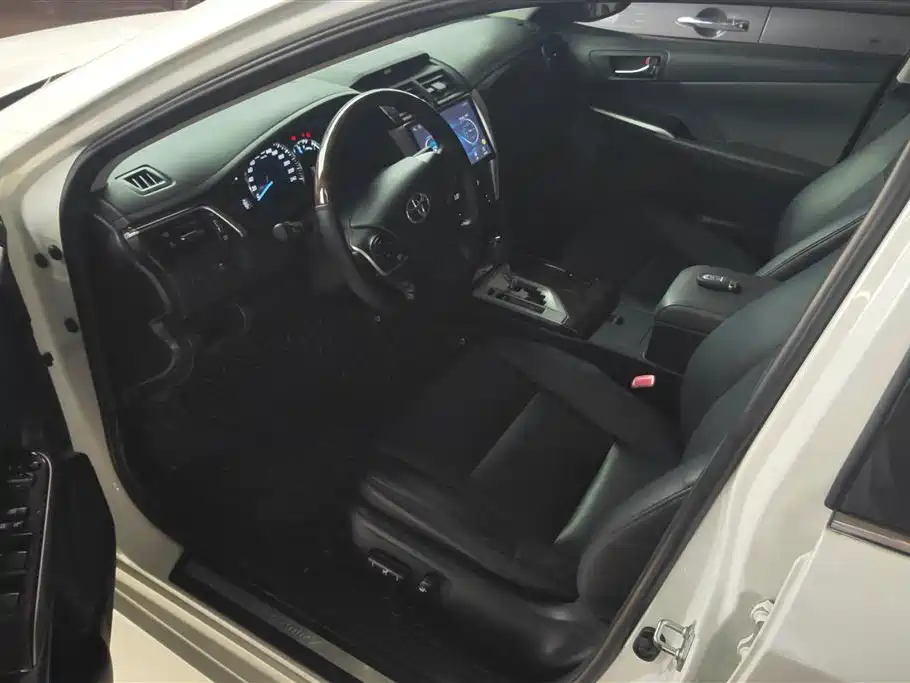Toyota Camry 2015 2.0G Luxury Edition фото 9