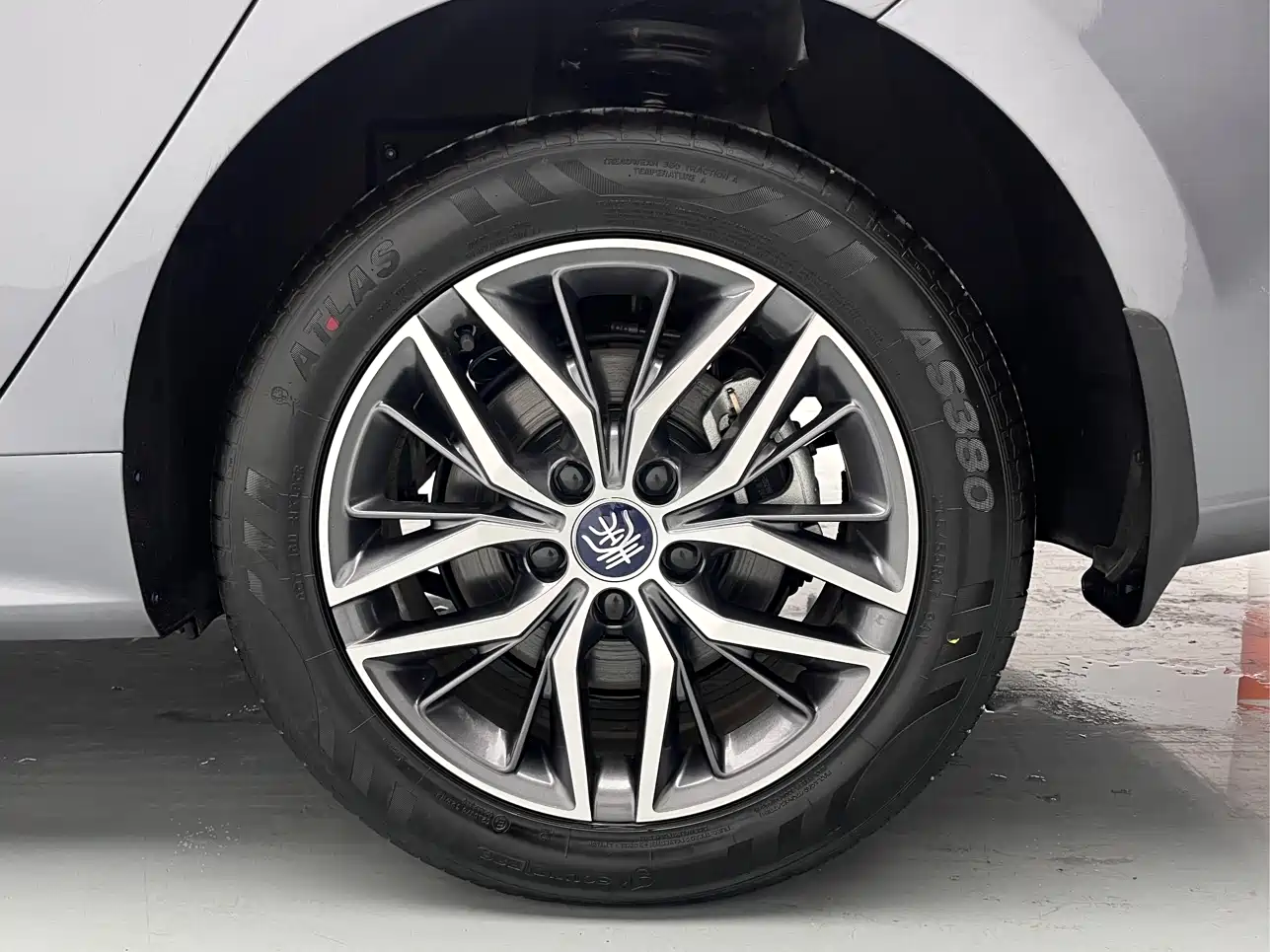 BYD Qin PLUS 2024 Glory Edition EV 420KM Leading фото 13