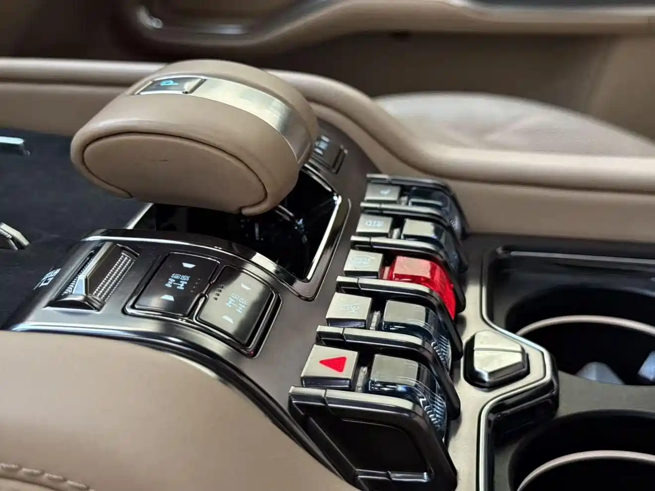Fang Cheng Bao Leopard 8 2025 Zhiyong Flagship 7-Seater фото 6