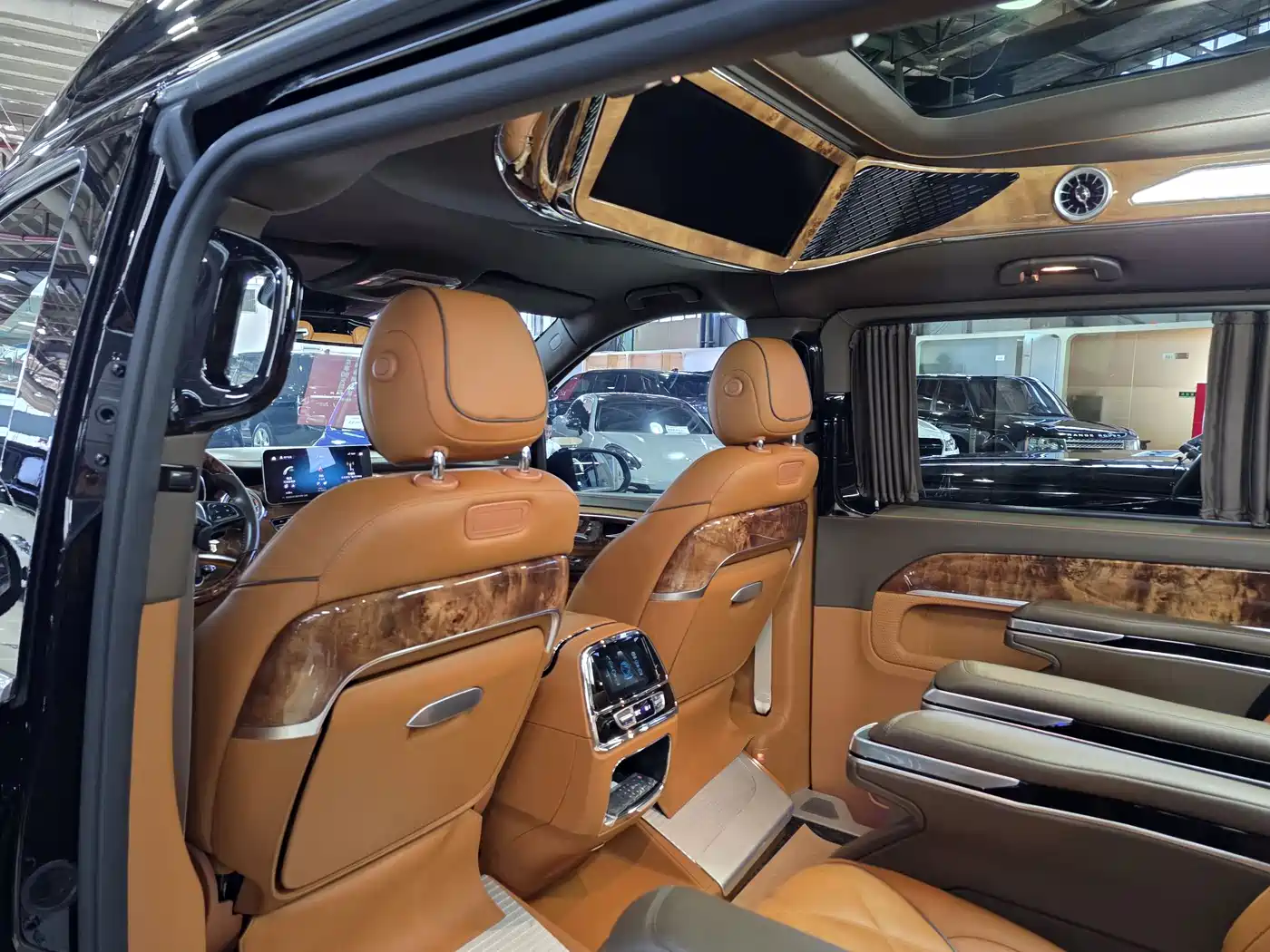 Mercedes-Benz V-Class 2022 V 260 L Long Wheelbase Prestige Edition фото 17