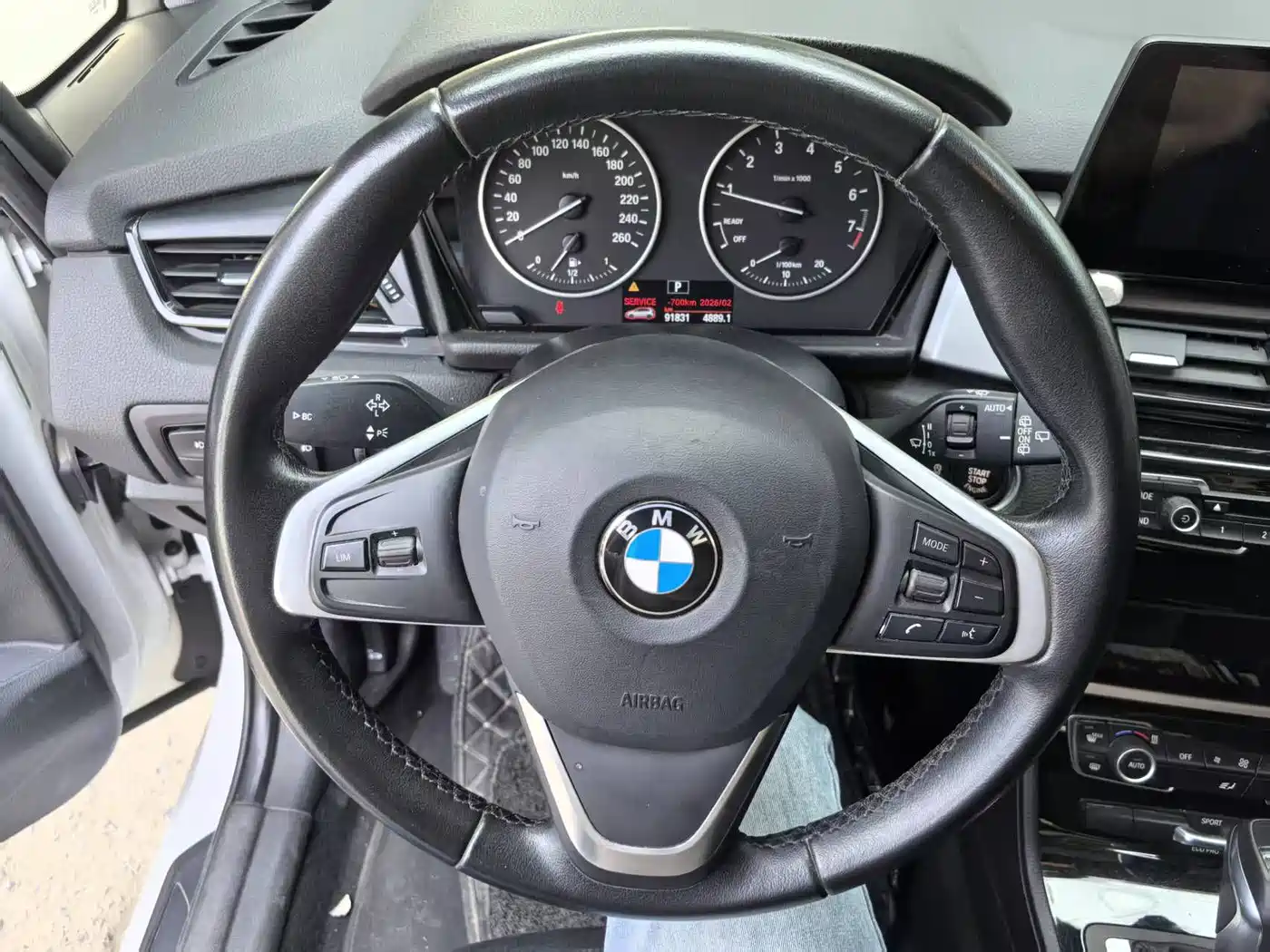 BMW 2 Series Touring 2016 218i Leading фото 3