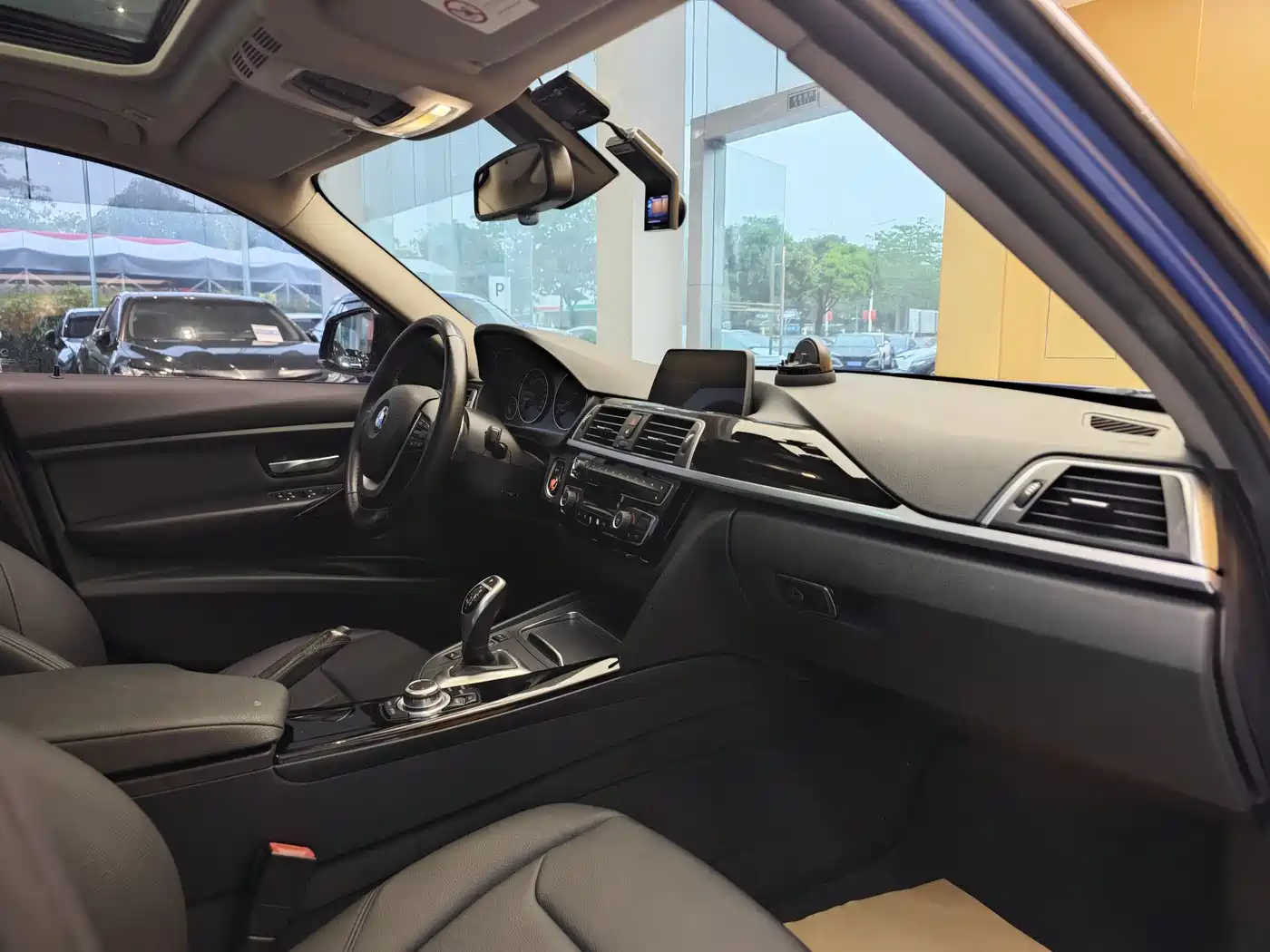 BMW 3 Series 2017 320Li M Sport фото 34