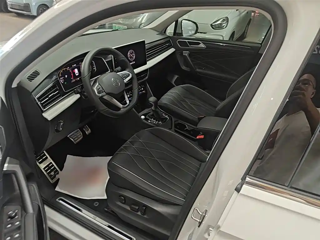 Volkswagen Tiguan L 2024 330TSI Automatic 2WD R-Line Premium Enjoyment Edition фото 11