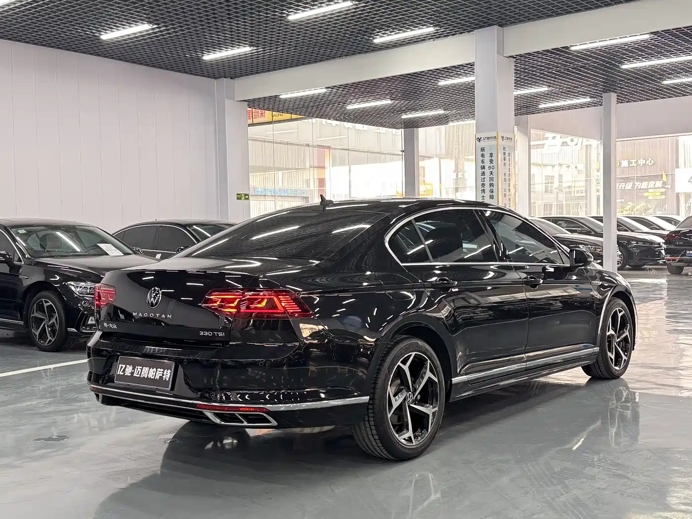 Volkswagen Magotan 2023 Model 2 Million Commemorative Edition 330TSI DSG Luxury фото 6
