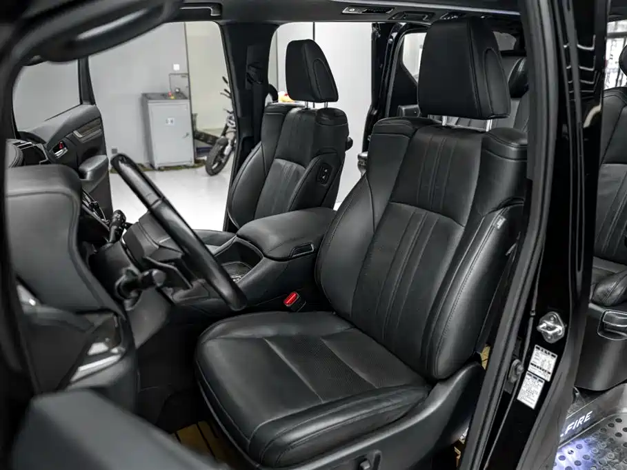 Toyota Vellfire 2021 Crown Hybrid 2.5L HV Premium Edition фото 21