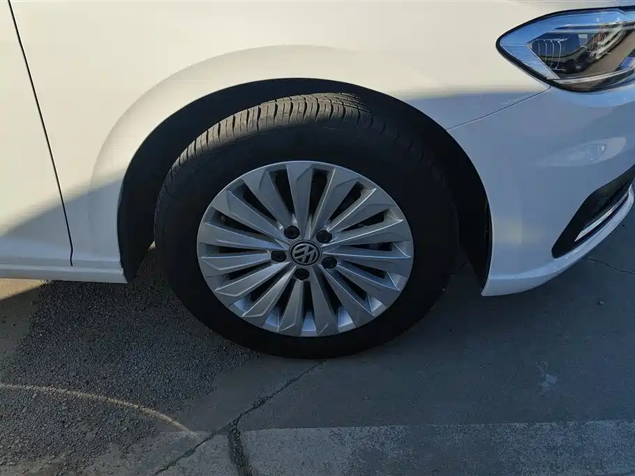 Volkswagen Lavida 2019 1.5L Automatic Comfort Edition China VI фото 6