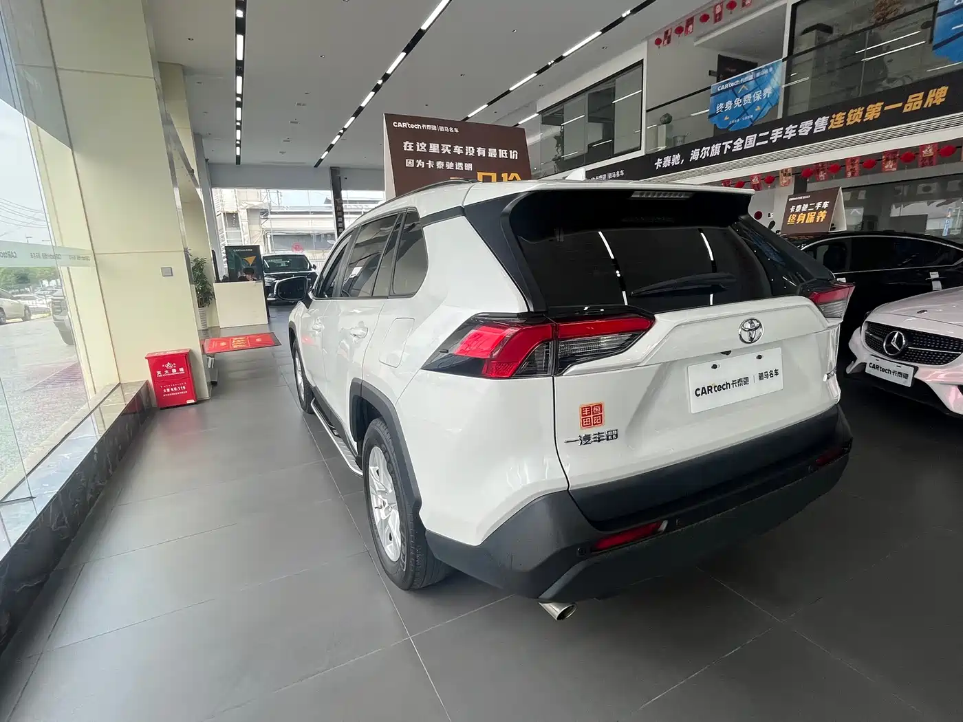Toyota RAV4 Rongfang 2022 2.0L CVT 2WD Urban Edition фото 7