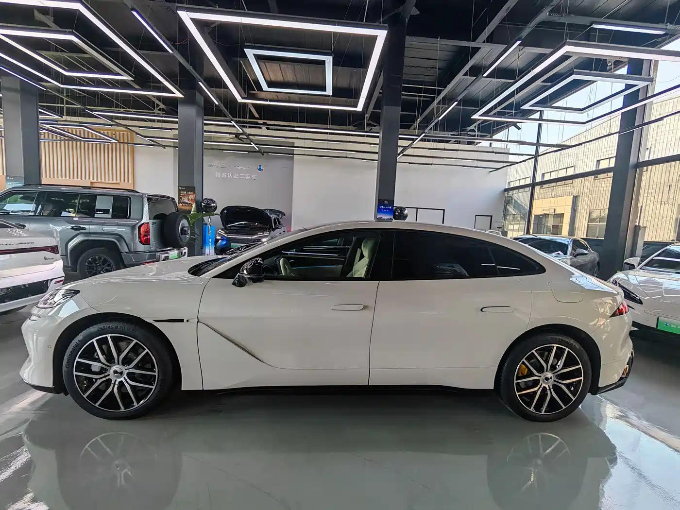 Denza Z9 2024 Model 1100km AWD Max Edition фото 2