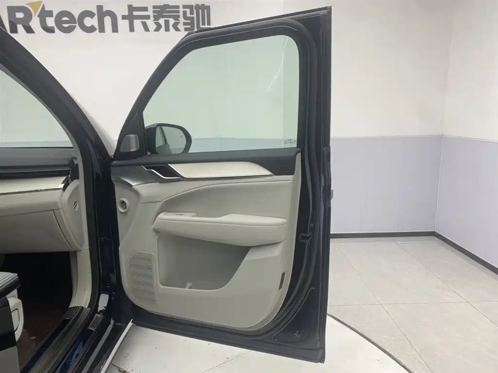 Volvo EM90 2026 2025 Ultra Six-Seater