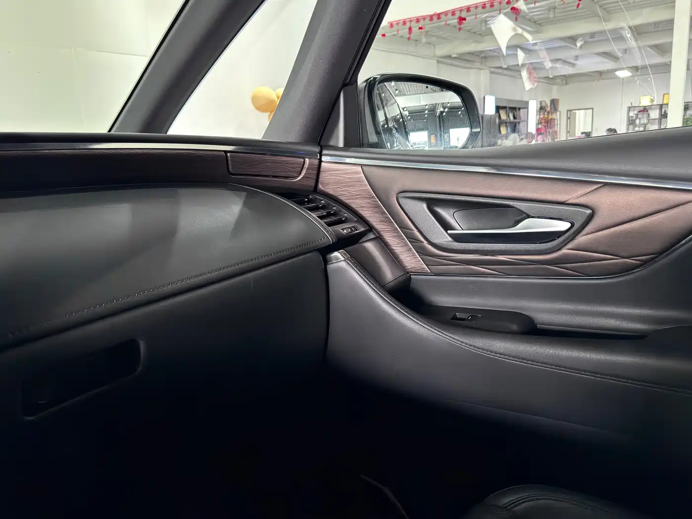 Toyota Alphard 2024 Hybrid 2.5L Ultimate Enjoyment Edition фото 22