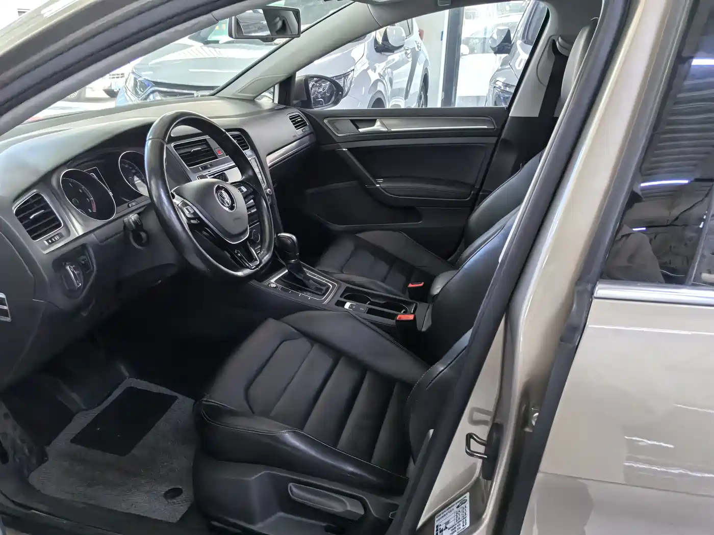 Volkswagen Golf 2015 1.4TSI Automatic Luxury фото 7