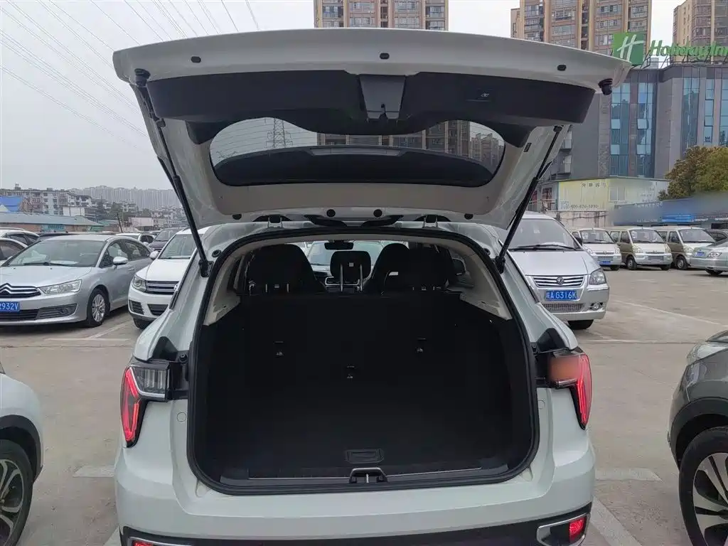 Lynk & Co 01 2018 2.0T 2WD Type+ Edition фото 15