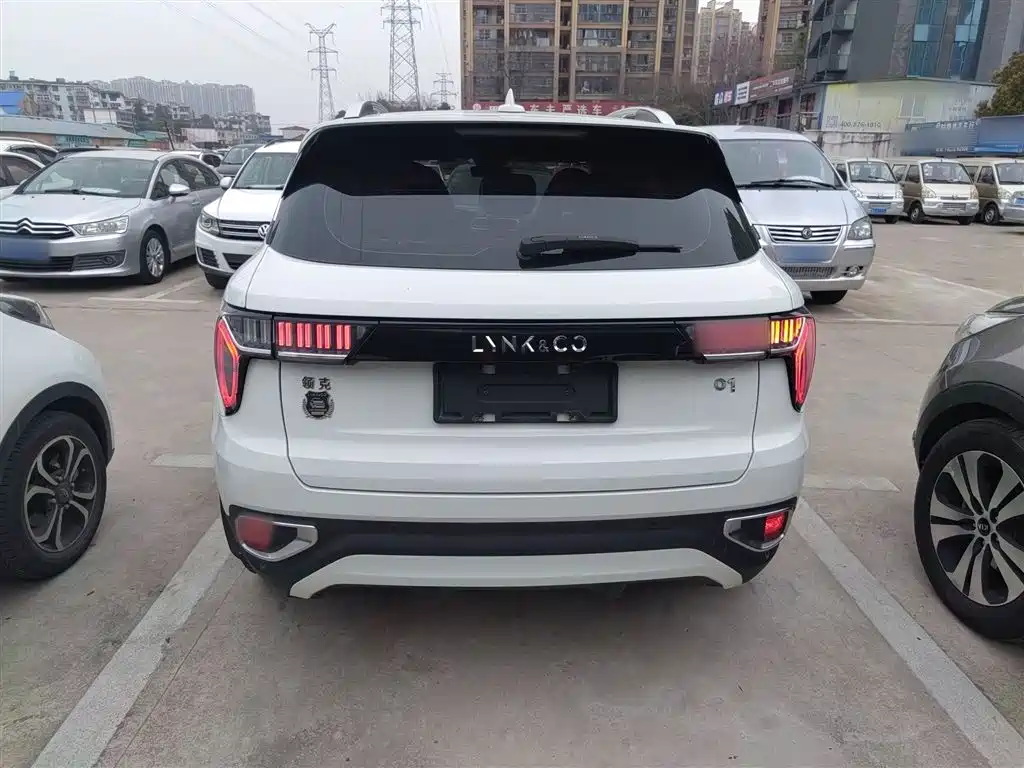 Lynk & Co 01 2018 2.0T 2WD Type+ Edition фото 4
