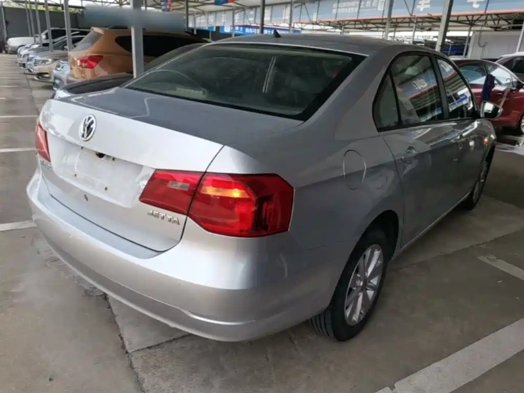 Volkswagen Jetta 2015 1.6L Auto Comfort фото 7