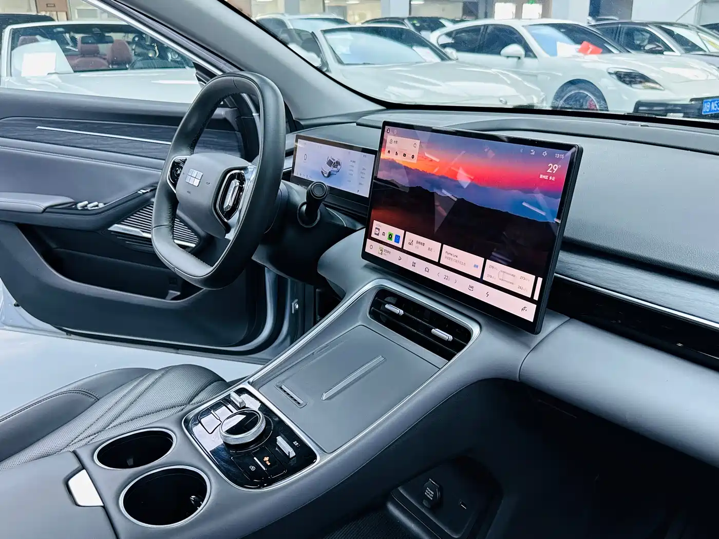 Geely Galaxy Galaxy L6 2025 EM-i 140km Starship Edition фото 7