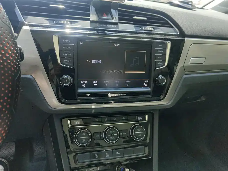 Volkswagen Touran 2018 Touran L 280TSI DSG Frontier Edition 7-Seater China V фото 13