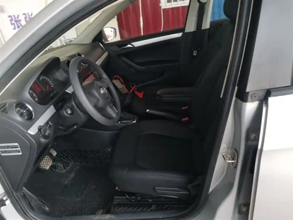 Volkswagen Jetta 2015 1.6L Auto Comfort фото 15