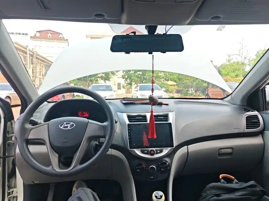 Hyundai Verna 2014 1.4L Manual Smart GLS фото 10