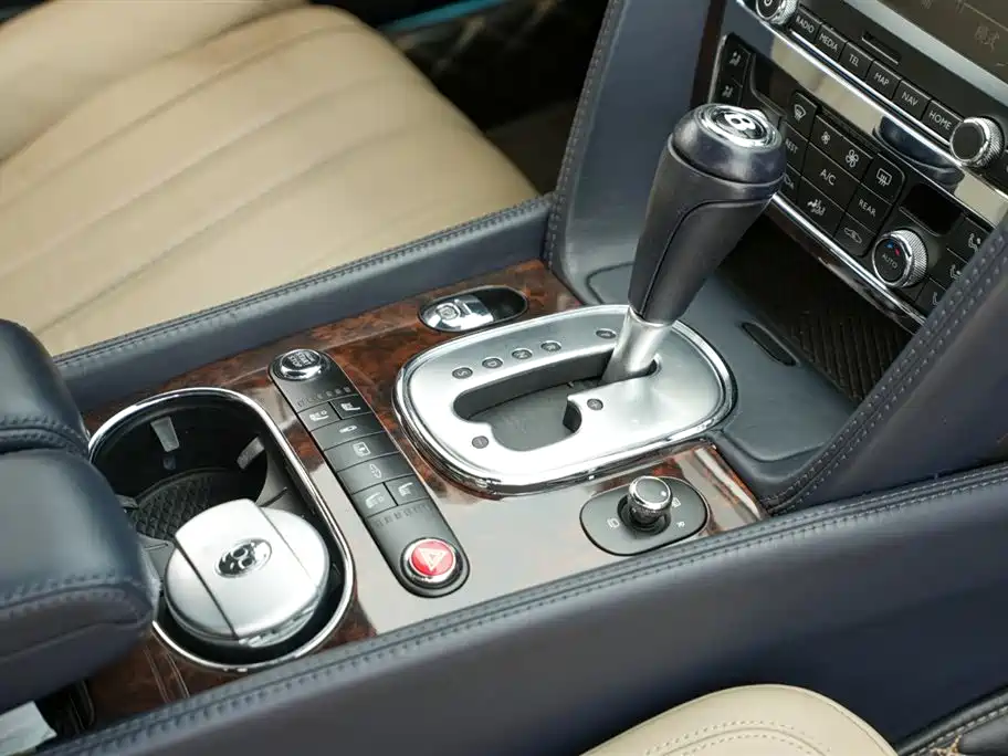 Фото 15 - Bentley Flying Spur