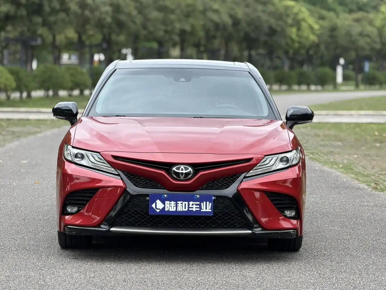 Photo 2 - Toyota Camry