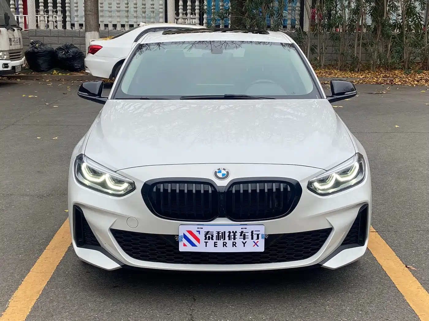 BMW 1 Series 2023 120i M Sport Shadow Edition фото 2