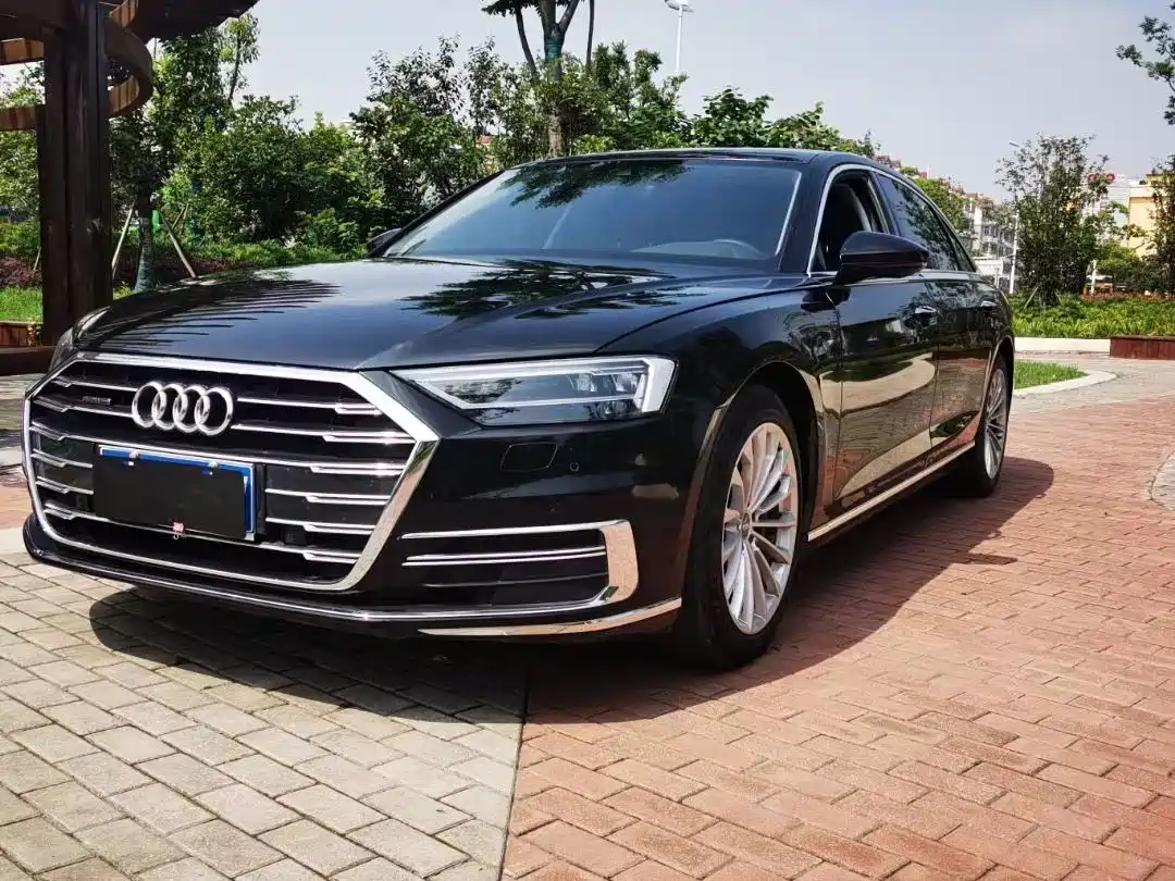 Фото 1 - Audi A8