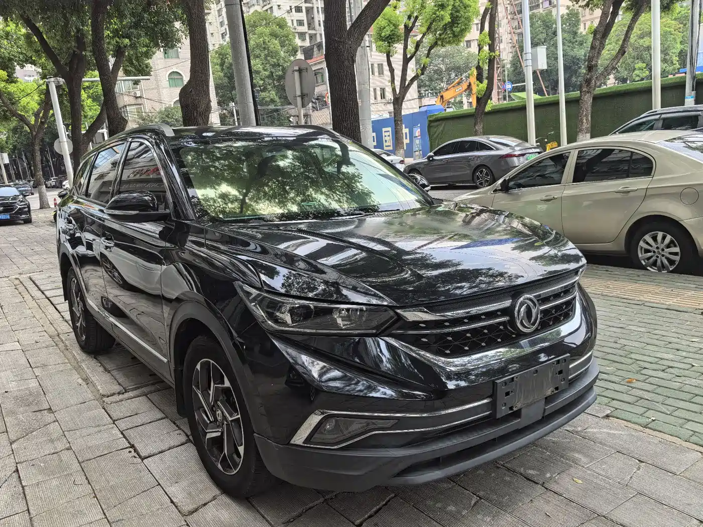 DONGFENG AX7