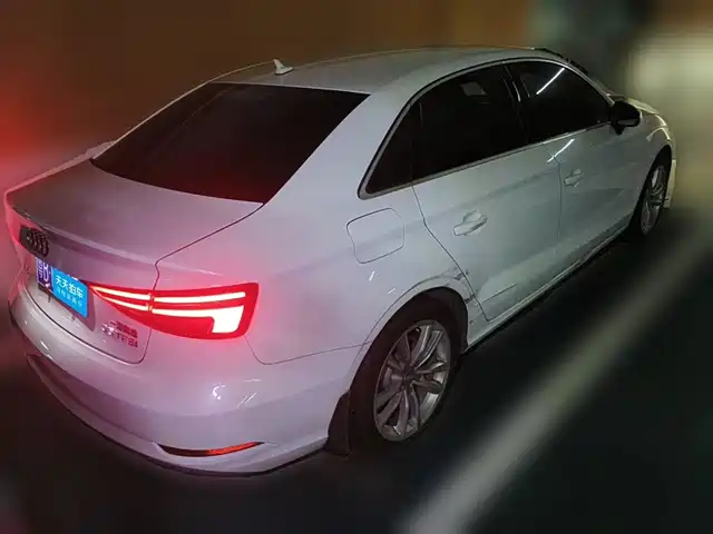 Audi A3 2018 30th Anniversary Limousine 35 TFSI Progressive — фото 2