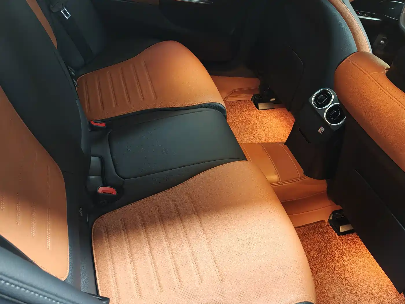 Photo 9 - Mercedes-Benz C-Class