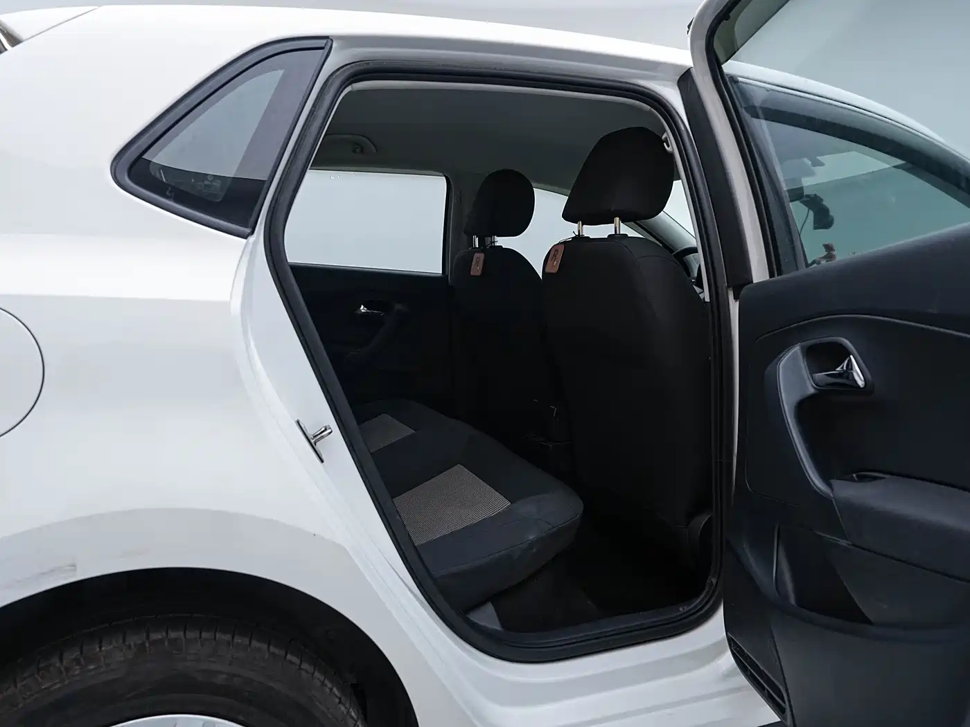 Volkswagen Polo 2016 1.4L Manual Trend фото 13