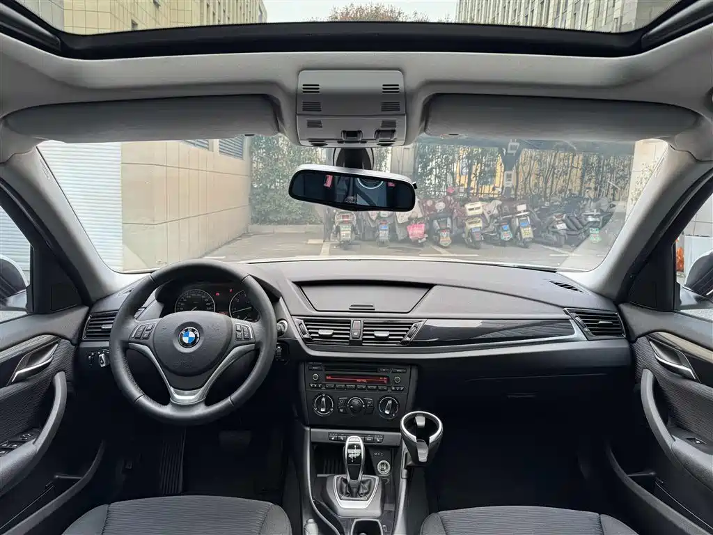 BMW X1 2015 Model sDrive18i Fashion Advanced Edition фото 17