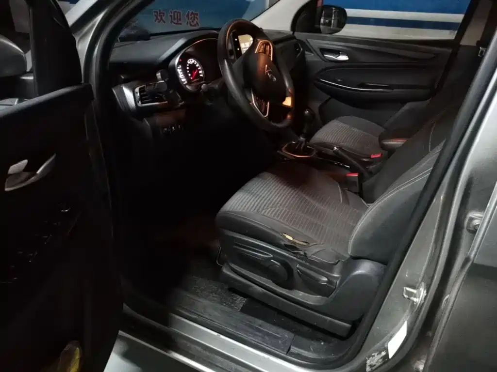 Baojun 730 2020 2021 1.5L Manual Fashion 7-Seater