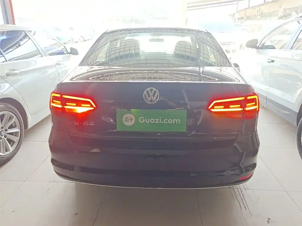 Volkswagen Sagitar 2015 1.6L Manual Comfort фото 6