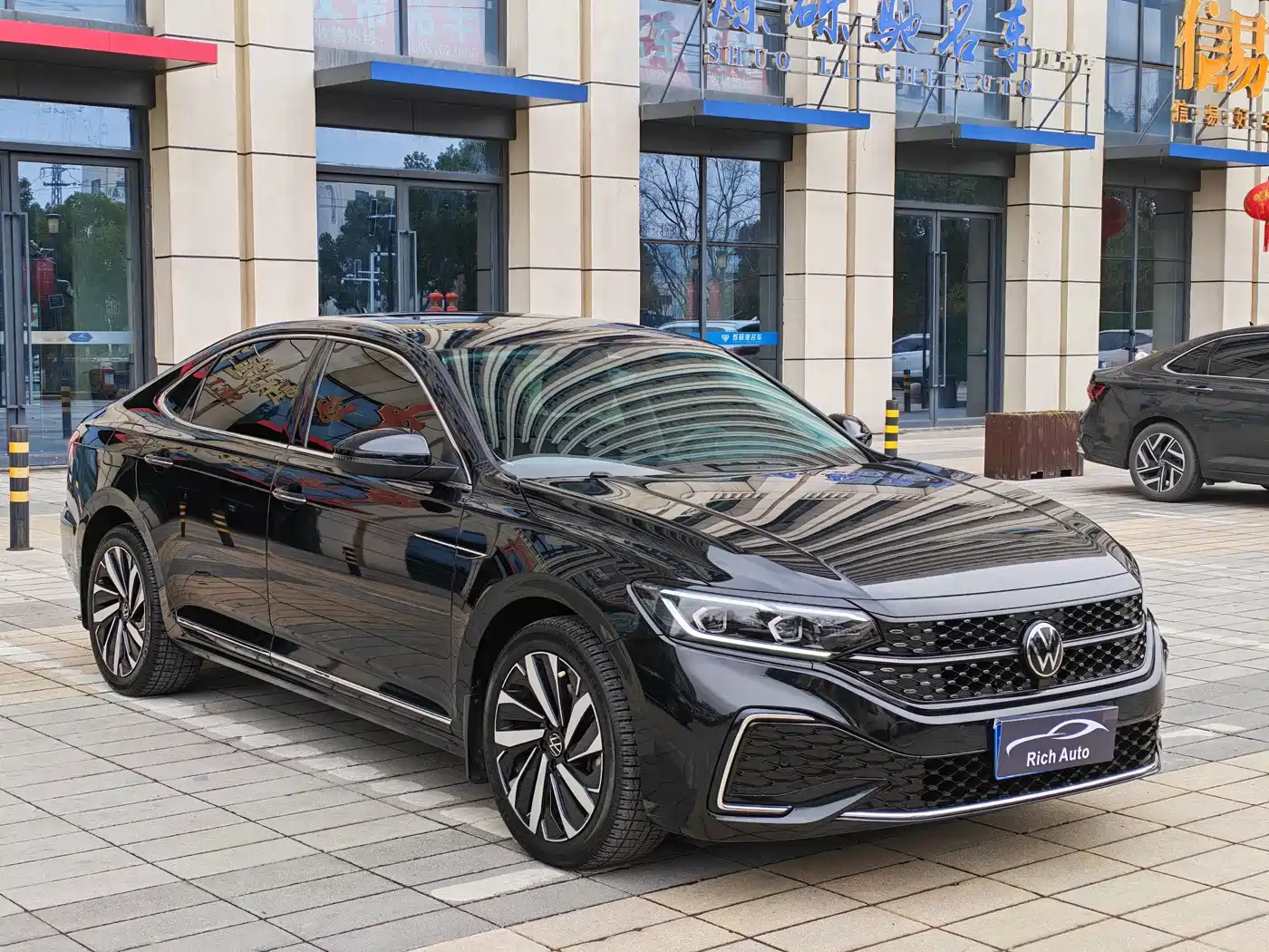Volkswagen Passat 2022 330TSI Starlight Luxury Edition фото 3