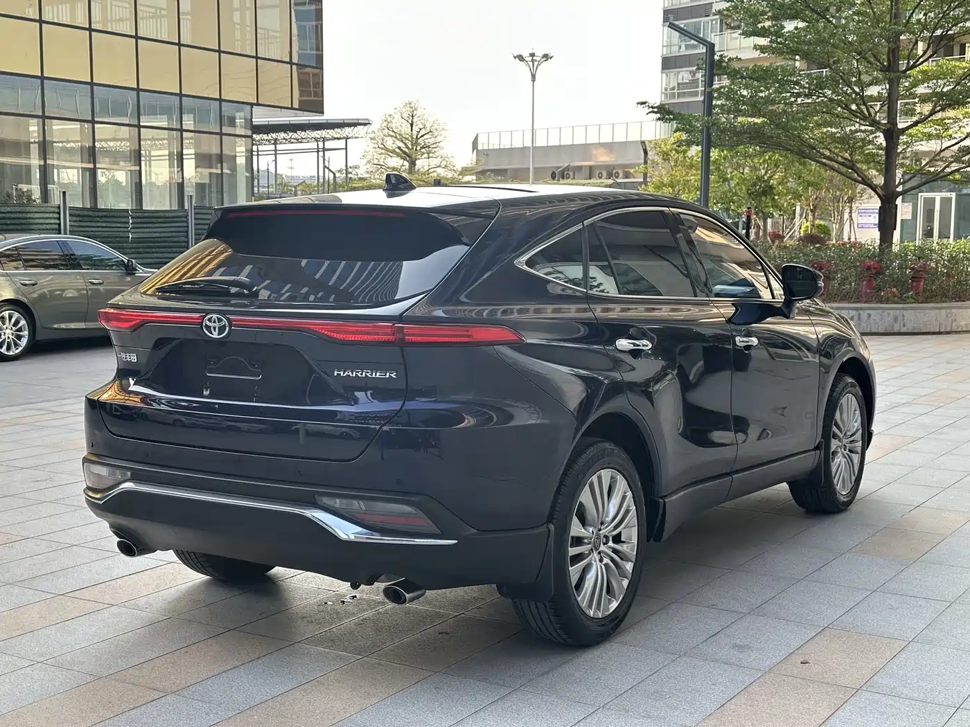 Toyota Lingfang HARRIER 2022 2.0L CVT 2WD Premium Edition фото 6
