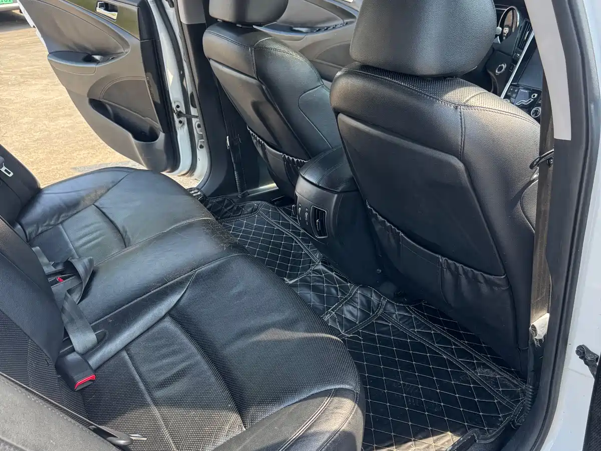 Hyundai Sonata 2013 2.0L Automatic Luxury Edition фото 10