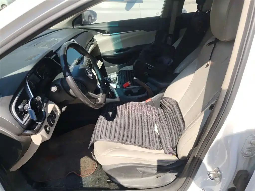 Buick Excelle 2018 15T Manual Elite (China V) фото 15