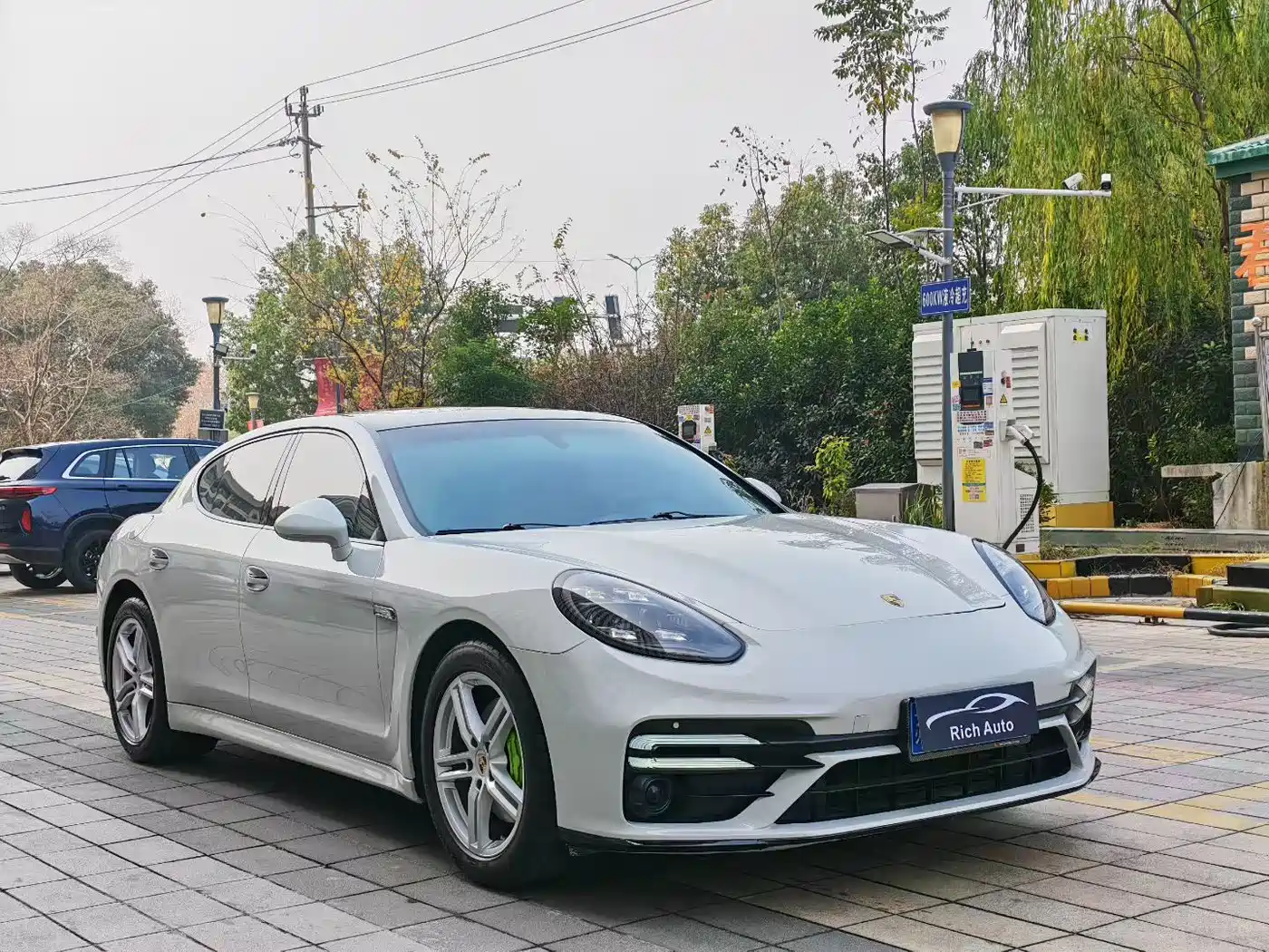 Porsche Panamera 2013 Panamera 4 Platinum Edition 3.6L фото 3