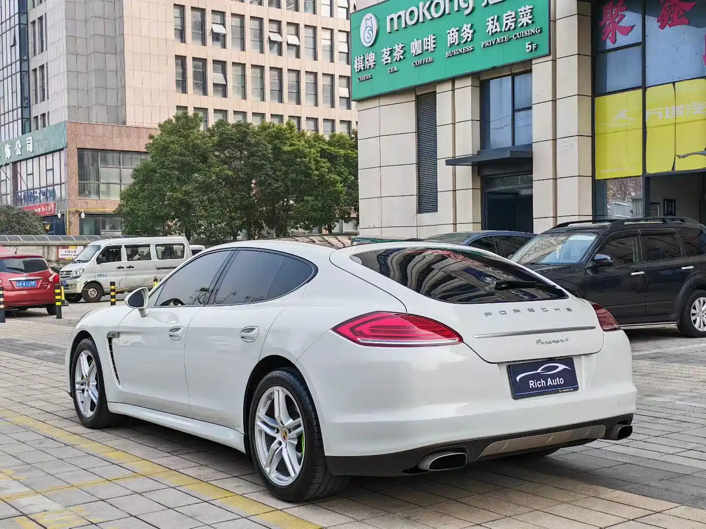 Porsche Panamera 2013 Panamera 4 Platinum Edition 3.6L фото 4
