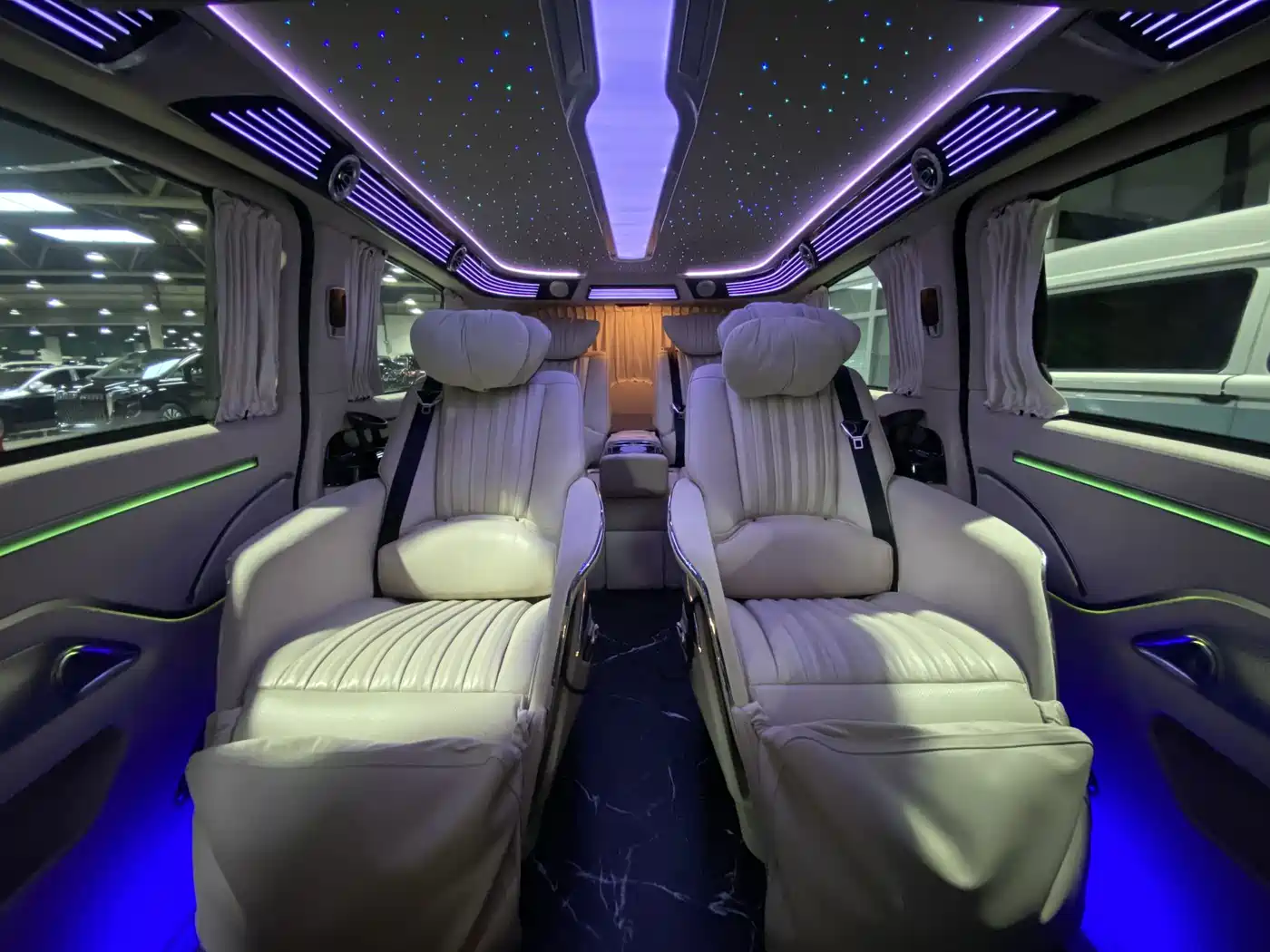 Mercedes-Benz Vito 2023 2.0T Business 7-Seater фото 9