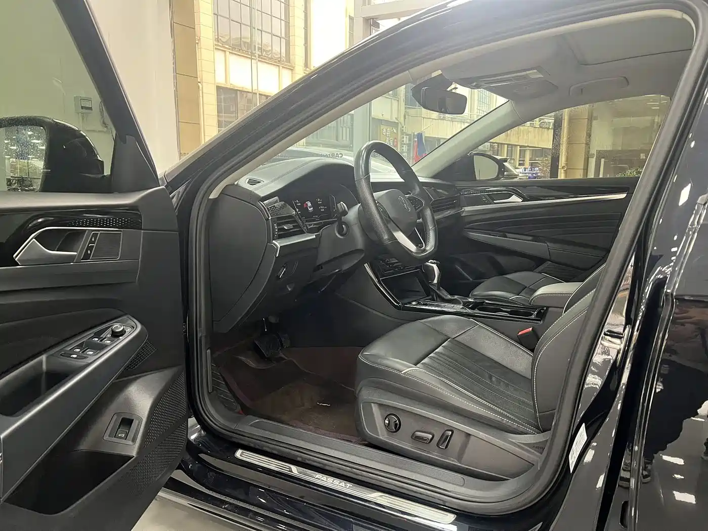 Volkswagen Passat 2023 330TSI Starlight Elite Edition фото 9
